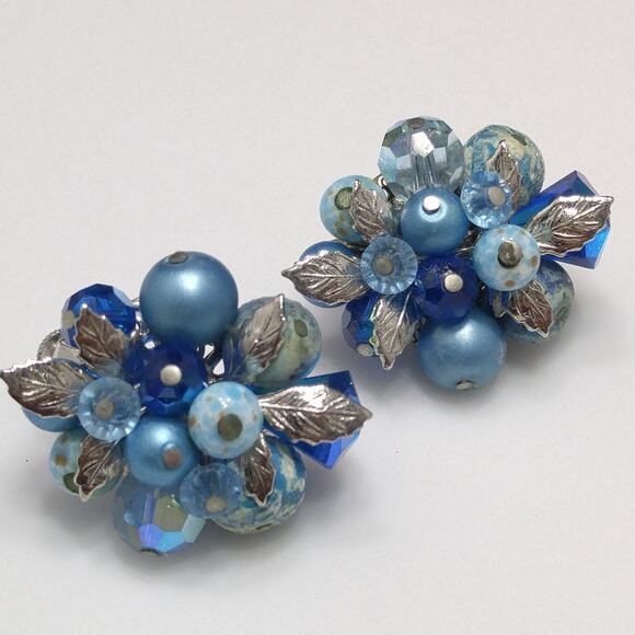 Vendome Blue Beaded Clip Earrings, Aurora Borealis, Silver Leaves, 1960s Vintage - Picture 5 of 10